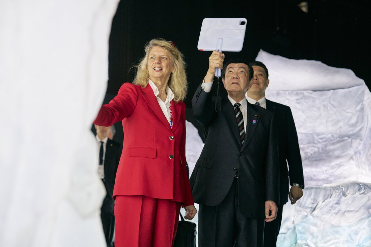 🇨🇦🇯🇵 Nous avons eu l’honneur d’accueillir M. Ito, le ministre japonais pour #Expo2025, au #pavillonduCanada! Aux côtés de la commissaire générale Laurie Peters, il a découvert la créativité, l’innovation canadienne et la force des liens Canada-Japon.
<a href="/expo2025japan/">Expo 2025 Osaka Kansai</a> <a href="/AmbCanJapon/">Canada au Japon</a>