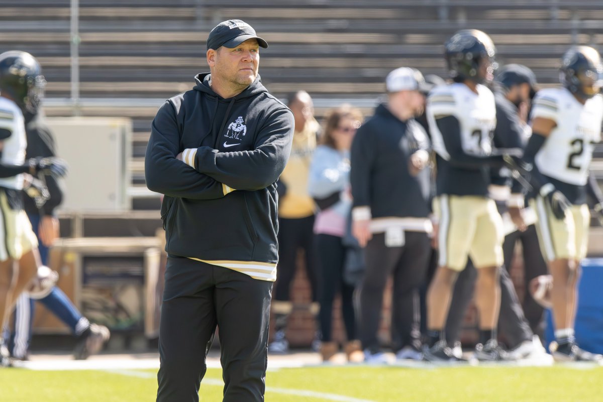 AlanKarpick's tweet image. You may have procrastinated, but it is not too late! Get your dad (or yourself) the best Father's Day gift one can give a #Purdue fan. And it is $45 off a new subscription! on3.com/teams/purdue-b…