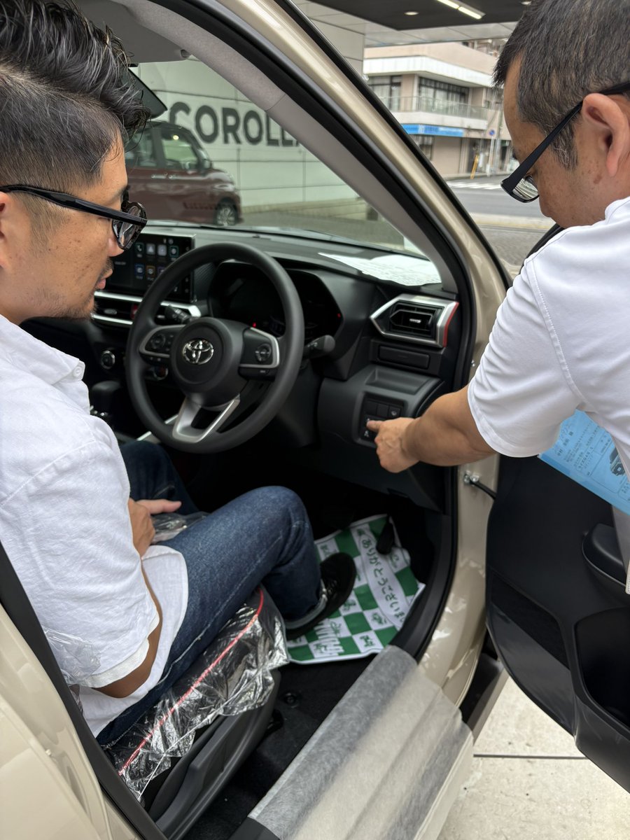 tsugarunotaison's tweet image. まさかの新車購入🫣
無理矢理空手を習わせてくれた親に感謝です。
TOYOTAの車気になる方は紹介します😊
K-1社員ですがライズ買った事は内緒にしてね。
#新車購入 #raize #自分でもビックリ #トヨタモビリティ神奈川星川店 #格闘技のみで生きてます