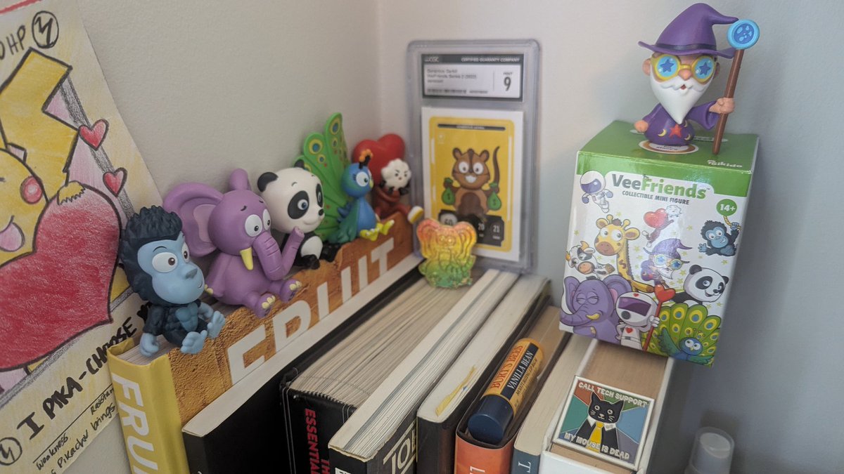 rabidskooby's tweet image. Desk and @topps binder coming together nicely!
@veefriends @garyvee