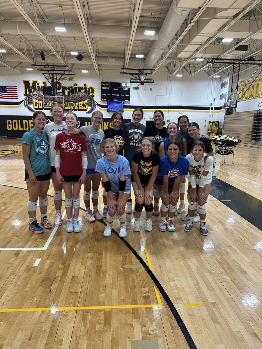 MPHawksVB's tweet photo. Day 2 of summer workouts in the books!! #MPVB #summerworkouts #bettereveryday #GoHawks https://t.co/BYQFU75JuV