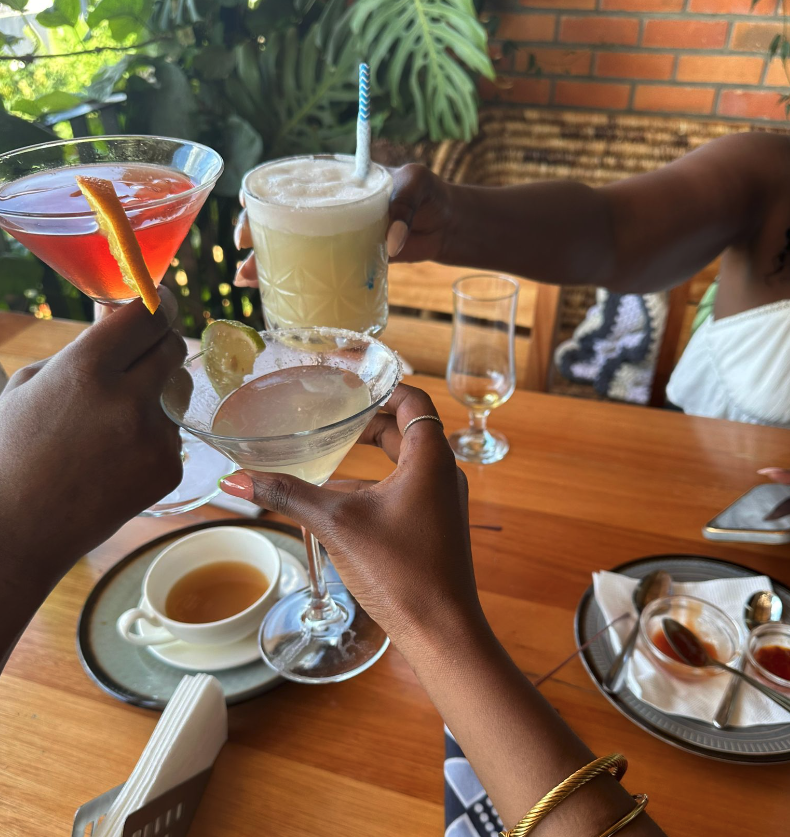EagleViewLodge's tweet photo. Escape the ordinary and treat yourself to a mouthwatering experience. From international cuisine to refreshing cocktails!
📅 Open every day | 🍸 Drinks available all day

Come for the food, stay for the feeling!

#EagleViewLodge #KigaliEats #diningwithaview #foodloverskigali https://t.co/MDpGwE1xL7