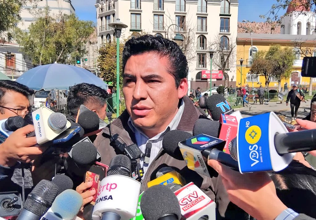 ArminCopa's tweet image. #deÚltimo
Régimen Penitenciario confirma la fuga de dos reos peligrosos de #Chonchocoro. Se aprehendió a tres policías que habrían ayudado en la fuga y no se descarta que más policías estén implicados.