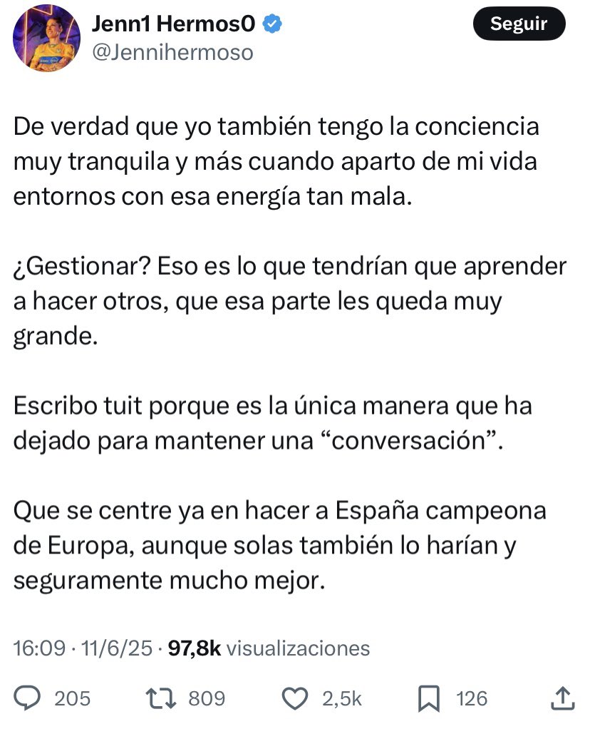 👀 Y llegó la reacción de Jenni. 

Hemos sido Campeonas del Mundo y no ha valido para “nada”. Jaleo tras jaleo. 

¿La RFEF se equivocó poniendo a Montse? SÍ. 

¿Montse sabe entrenar y gestionar? NO. 

¿Jenni merece estar en la Eurocopa? NO.