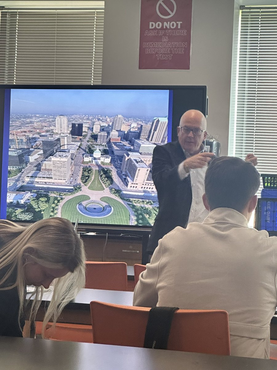 Absolutely fascinating lesson on the impact of building the Saint Louis Arch on the city itself from Dr. Tracy Campbell this morning at the <a href="/KEDC1/">KEDC</a> Elevation Summit! #KEDCgrants