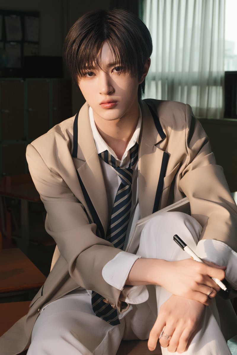 X-UNIT 1ST MINI ALBUM - [너에게(To. U)]

CONCEPT PHOTO A 
#LEO #리오

RELEASE 2025.06.25 6PM (KST) 

#X_UNIT #TO_U #너에게