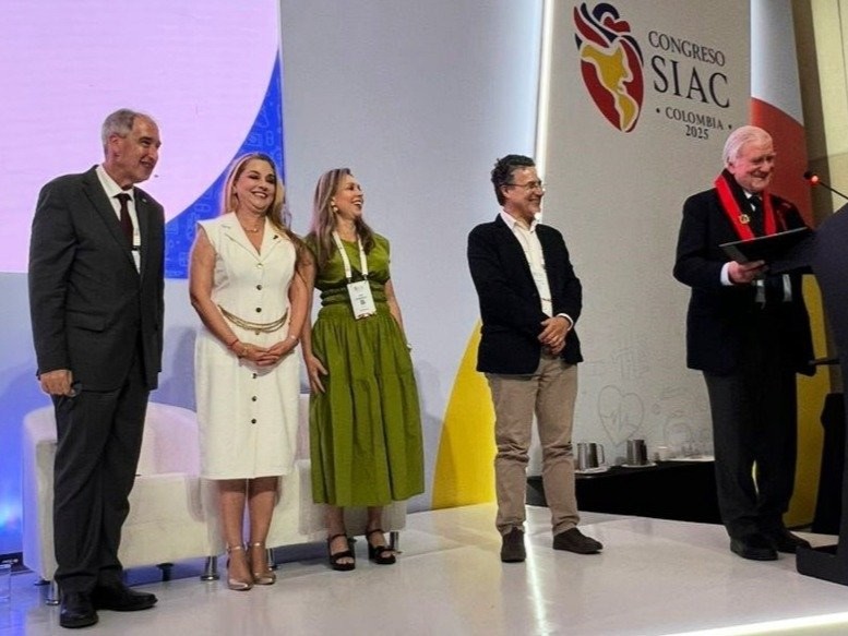 MountSinaiHeart's tweet image. We are proud to celebrate Dr. Valentin Fuster, President of the Mount Sinai Fuster Heart Hospital, on receiving two prestigious honors: the Lifetime Achievement Award from @SIAC_cardio and an Honorary Doctorate from @upbcolombia.
@IcahnMountSinai #CardioX #CardioTwitter
