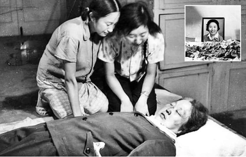 Στις 5 Αυγούστου του 1966,μέρα που ο Μάο έγραψε το περίφημο dazibao με την προτροπή «Βομβαρδίστε τα αρχηγεία!», η Bian Zhongyun, καθηγήτρια σε γυμνάσιο θηλέων του Πεκίνου, δολοφονήθηκε από τις μαθήτριές της. Ήταν το πρώτο θύμα της Πολιτιστικής Επανάστασης. 
Τις προηγούμενες μέρες