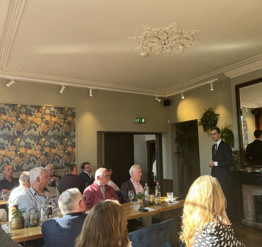 VVD Westland (@vvdwestland) on Twitter photo Bij de Club van 100 van VVD Westland hield <a href="/JurgenNobel/">Jurgen Nobel</a> gisteren een persoonlijk verhaal; over ambitie, afkomst, toekomst én zijn portefeuille ‘participatie en integratie’. Ook lid worden van Club van 100? westland.vvd.nl/info/2883/stic… Bij de Club van 100 van VVD Westland hield <a href="/JurgenNobel/">Jurgen Nobel</a> gisteren een persoonlijk verhaal; over ambitie, afkomst, toekomst én zijn portefeuille ‘participatie en integratie’. Ook lid worden van Club van 100? westland.vvd.nl/info/2883/stic…