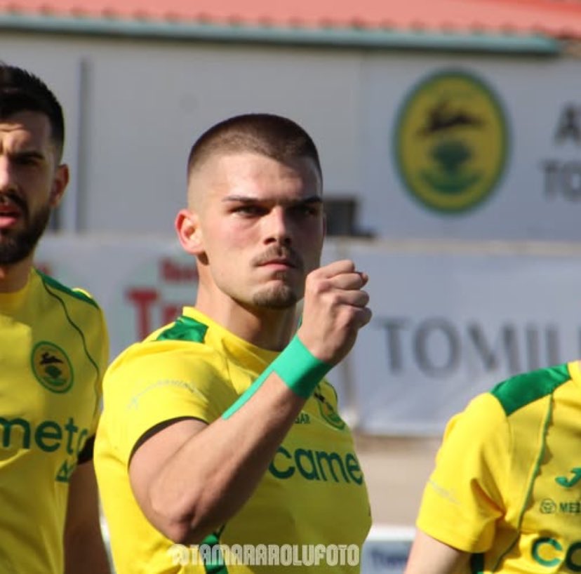 🟢 OFICIAL - ATLÉTICO TOMELLOSO 🟡

🤝 Renovación - <a href="/Quiniito10/">Joaquin</a> 

✅ El conjunto auriverde hace oficial la renovación de Joaquín Navarro para la temporada 2025/26.

#PreferenteCLM <a href="/AtlTomelloso/">Atlético Tomelloso 💛💚</a>