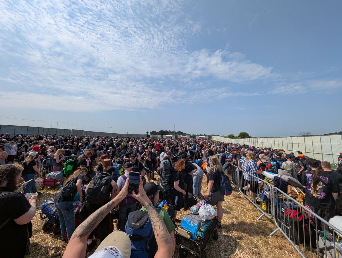 Inky_Mike's tweet image. #queuing #download2025