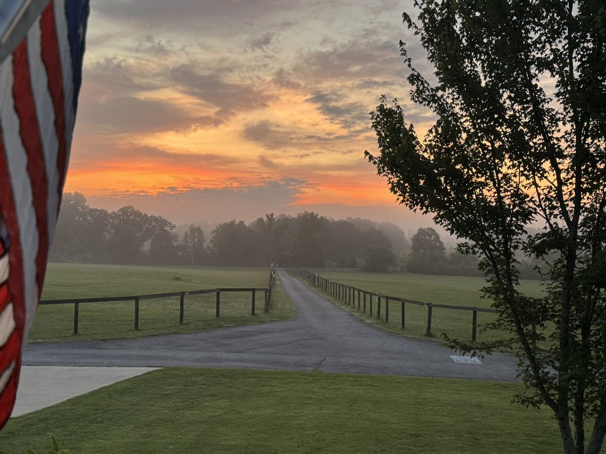 fhwhidden's tweet photo. @spann  morning farm walks in Montevallo are the best https://t.co/8mMBSkpbMR