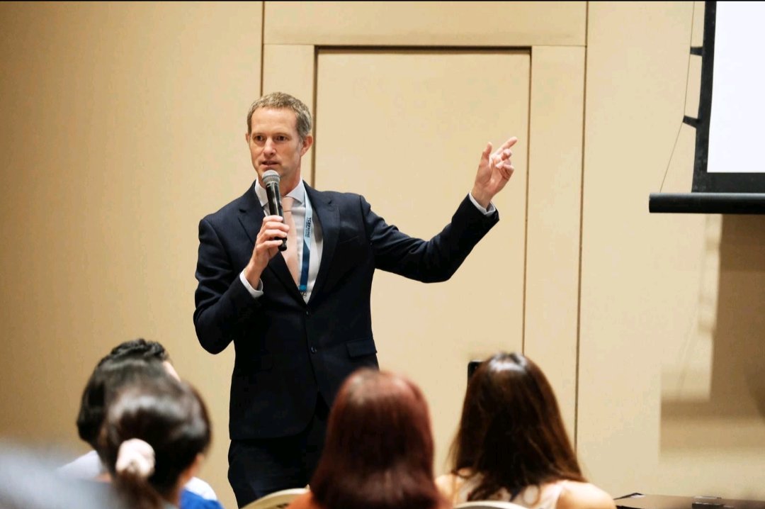 Manu Kapur (@manukapur24) on Twitter photo 17,000 educators and 400 international delegates! 🎓
What a privilege it was to have such an amazing audience for my keynote on Productive Failure at TCEF'25.
Thank you <a href="/MOEsg/">MOE Singapore</a>, thank you Academy of Singapore Teachers, and thank you to all my educator colleagues and friends! 17,000 educators and 400 international delegates! 🎓
What a privilege it was to have such an amazing audience for my keynote on Productive Failure at TCEF'25.
Thank you <a href="/MOEsg/">MOE Singapore</a>, thank you Academy of Singapore Teachers, and thank you to all my educator colleagues and friends!