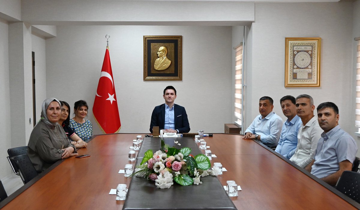 Kaymakamımız Sayın Evren ÇAKIR, Kurban Bayramı sonrası ilk mesai haftasında, İlçe Millî Eğitim Müdürü Ümit ÇETİN, Birim Amirleri ve personelleriyle bir araya gelerek bayramlarını kutladı.

#Nusaybin #Mardin
<a href="/TC_icisleri/">T.C. İçişleri Bakanlığı</a> <a href="/AliYerlikaya/">Ali Yerlikaya</a>