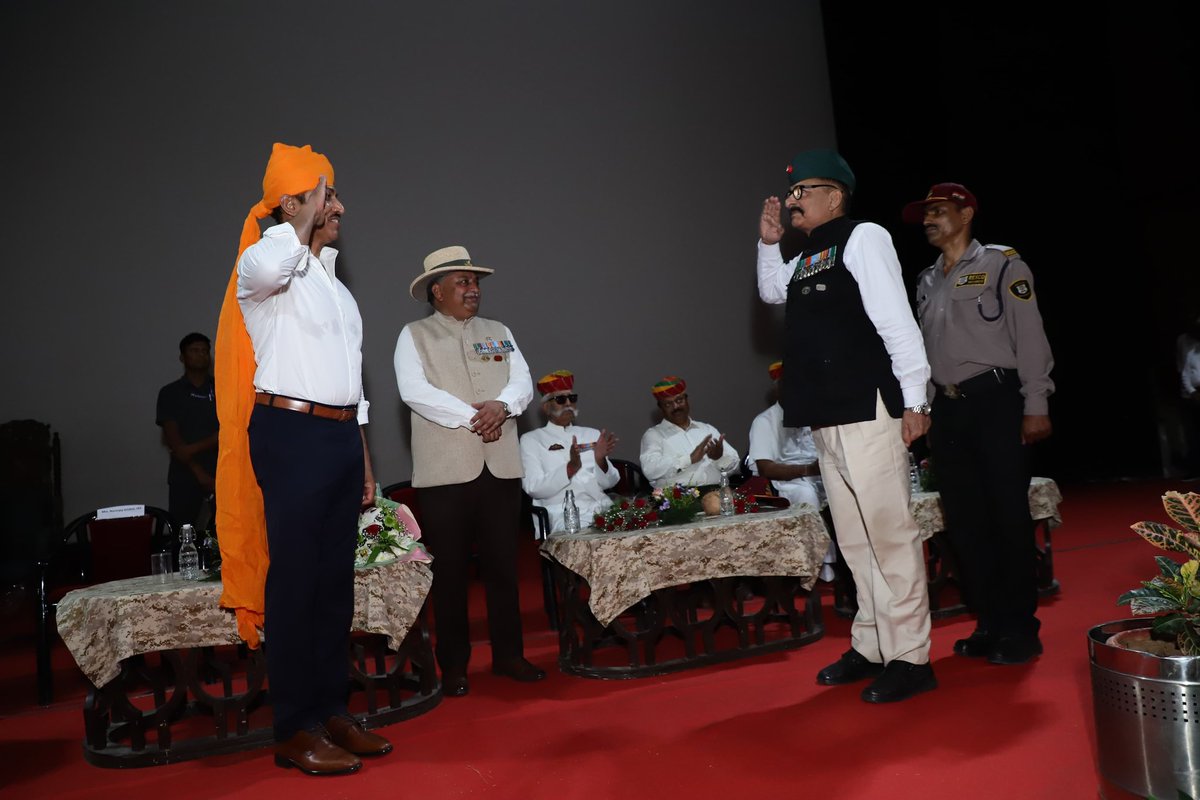 Ra_THORe's tweet photo. बीकानेर में गौरव सेनानियों से आत्मीय भेंट कर स्नेहिल संवाद किया।

पिछले 11 वर्षों में आदरणीय प्रधानमंत्री श्री @narendramodi जी के नेतृत्व में भारतीय सेना सशक्त और सक्षम बनी है, #OperationSindoor इसका स्पष्ट प्रमाण है। https://t.co/pUZMgUl5CM