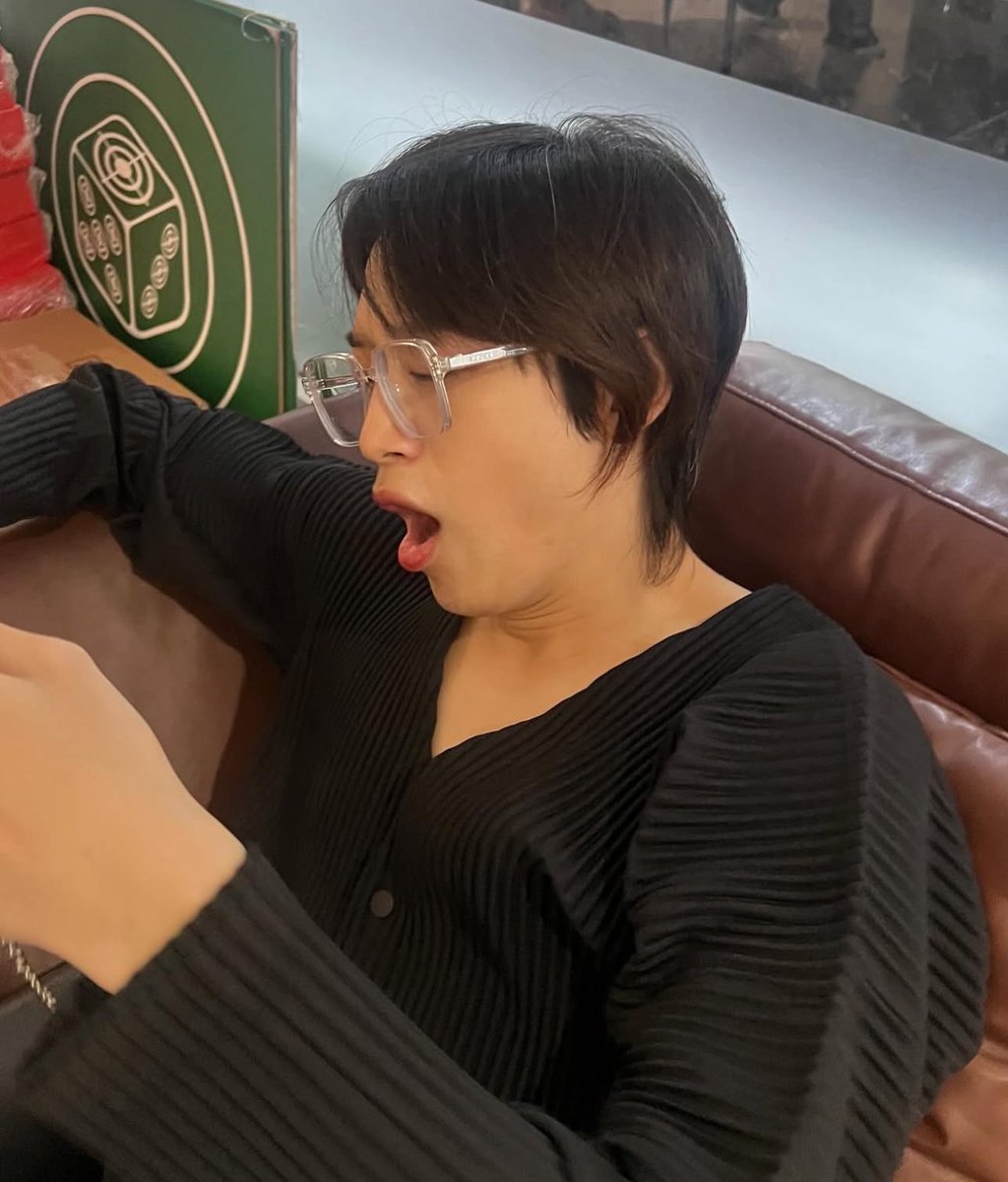 officiallybuu's tweet photo. อีเชี่ยๆๆๆๆๆๅๅๅๅๅๅ รูปแบบที่ไม่��คยเห็นมาก่อน รูปเซลฟี่ รูปแอบถ่ายตอนหาว รูปคู่ ลงพร้อมเพลงกั๊ก เธอกั๊กใจชั้นมากไหม อีเชี่ยยนยยยบยวยยบบบวยบบบ ลาก่อน https://t.co/HT0BGXpr8F