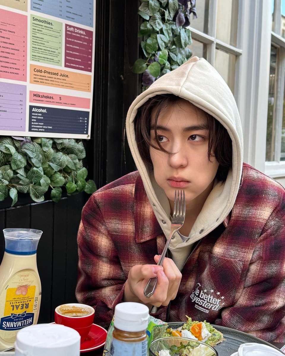 leehancokr's tweet photo. london leehan felt like a fever dream.. one of my favorite concept of him🥹 https://t.co/5K0OqOtko5