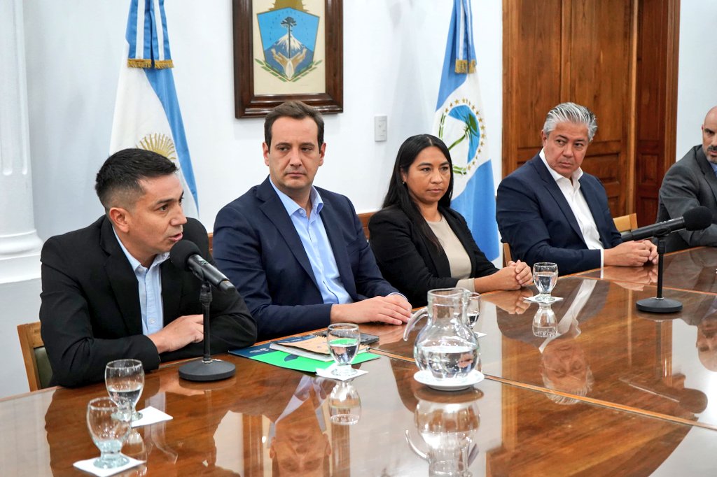 Rolo Figueroa (@rolo_figueroa) on Twitter photo EL VALOR DE NUESTRAS EMPRESAS PÚBLICAS
Licitamos, a través del <a href="/EPEN_Informa/">EPEN Neuquén</a>, la construcción de una nueva central térmica para Villa Traful. Esta obra permitirá reemplazar la generación de energía a gasoil por una más limpia, utilizando GLP. Además, se retirará el antiguo EL VALOR DE NUESTRAS EMPRESAS PÚBLICAS
Licitamos, a través del <a href="/EPEN_Informa/">EPEN Neuquén</a>, la construcción de una nueva central térmica para Villa Traful. Esta obra permitirá reemplazar la generación de energía a gasoil por una más limpia, utilizando GLP. Además, se retirará el antiguo