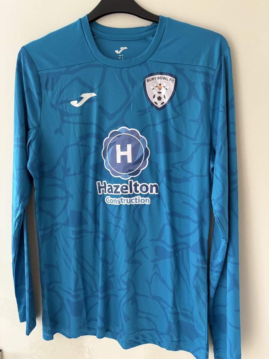 What better way to start off <a href="/BuryBowlFC/">BuryBowlFC</a> 2️⃣0️⃣th season with a brand new kit! Sponsored by <a href="/swayze78/">matt hazelton</a> very much appreciated thank you 🙏🏼
Made by the good people at <a href="/3QSports/">3Q Sports</a> 
#UpTheBowl 🔴🔵🔴🔵