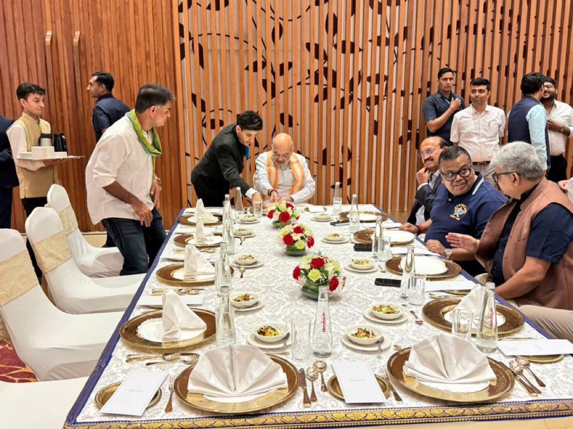 इस फोटो को देखकर आप के मन में क्या विचार आ रहे हैं।

#RajKushwaha #LaluYadav 
#ManOfMassesNTR
#bhimperechargekiyakya
#indianstockmarket
