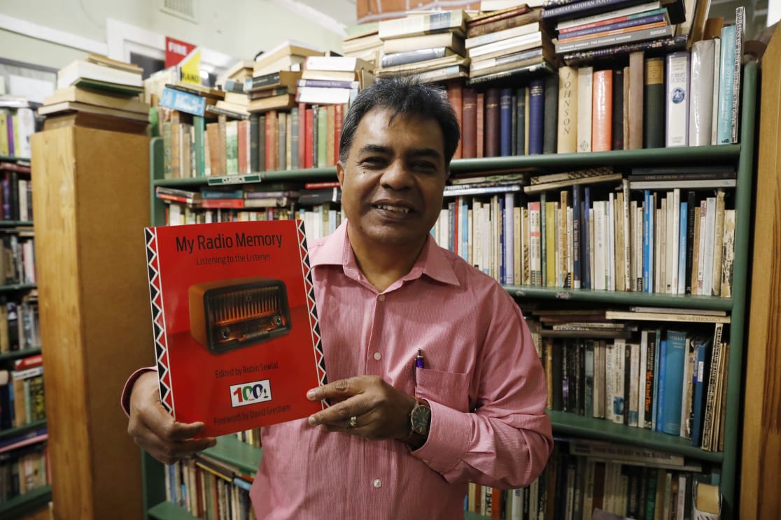 TheMercurySA's tweet photo. South Africa - Durban - Adv Robin Sewlal at his new book My Radio Memory at Ike's Books and Collectables in Florida Road in Durban on Monday evening.
Pictures: Doctor Ngcobo/Independent Newspapers
#Durban #myradiomemory #robinsewlal #themercury https://t.co/cH5hwjFjqa