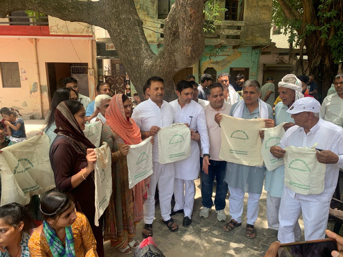 मेयर डॉ इंद्रजीत कौर यादव ने नगर निगम क्षेत्र को सिंगल यूज प्लास्टिक मुक्त करने की दिशा में बढ़ाया कदम 
- निगम क्षेत्र के गांव कासन से की कपड़े के थैले बांटने की शुरुआत 
- बुधवार को लायंस क्लब के सहयोग से बांटे 500 कपड़े के थैले 
<a href="/ulbharyana/">Directorate of Urban Local Bodies, Haryana</a> 
<a href="/DC_Gurugram/">DC Gurugram</a> 
<a href="/diprogurugram1/">DIPRO Gurugram</a>