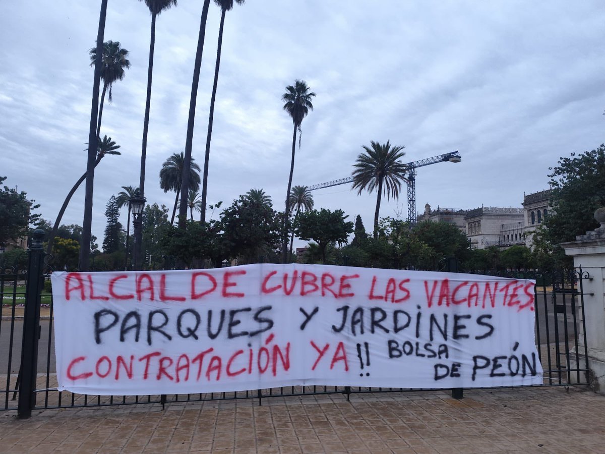 OTROAYTOESPOS's tweet photo. ESTE  @jlsanzalcalde MALTRATA A LOS EMPLEADOS MUNICIPALES. Exigimos cese @floresberenguer  . Si sois igual de rápidos en solucionar los problemas como en quitar las pancartas , la cosa iría mejor . NO VAMOS A PARAR HASTA Q HAYA SOLUCIONES E INTERÉS! @bgastalver @blancagastalver https://t.co/wERPDn7axE