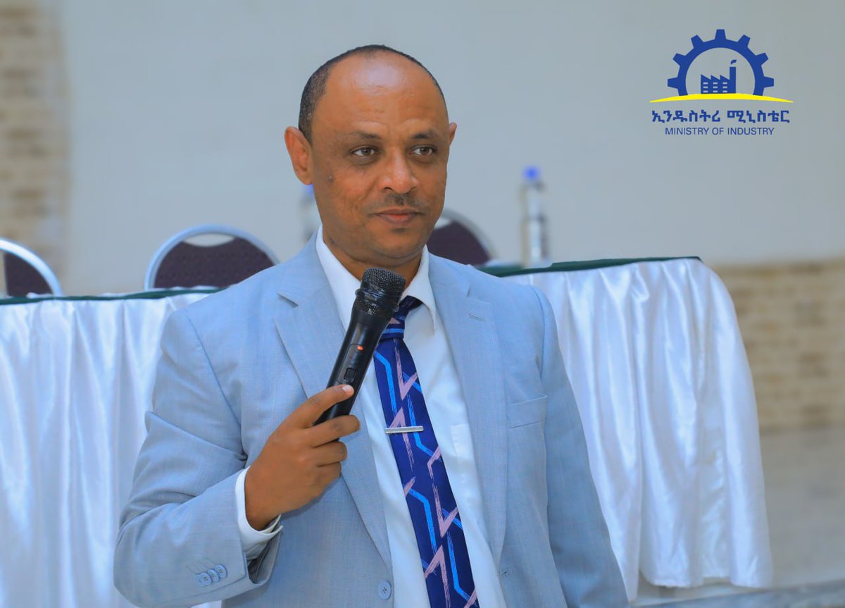 የተኪ እና የውጪ ምርቶችን ውጤማነት ለማሳደግ ትኩረት ተደርጎ እየተሰራ ነው (አቶ መሳይነህ ውብሸት)
========================
ሰኔ 4/2018ዓ.ም (ኢሚ) የኢፌዴሪ ኢንዱስትሪ ሚኒስቴር የአምራች ኢንዱስትሪ የተኪ ምርት ስትራቴጂ  ላይ ግንዛቤ ለመፍጠር