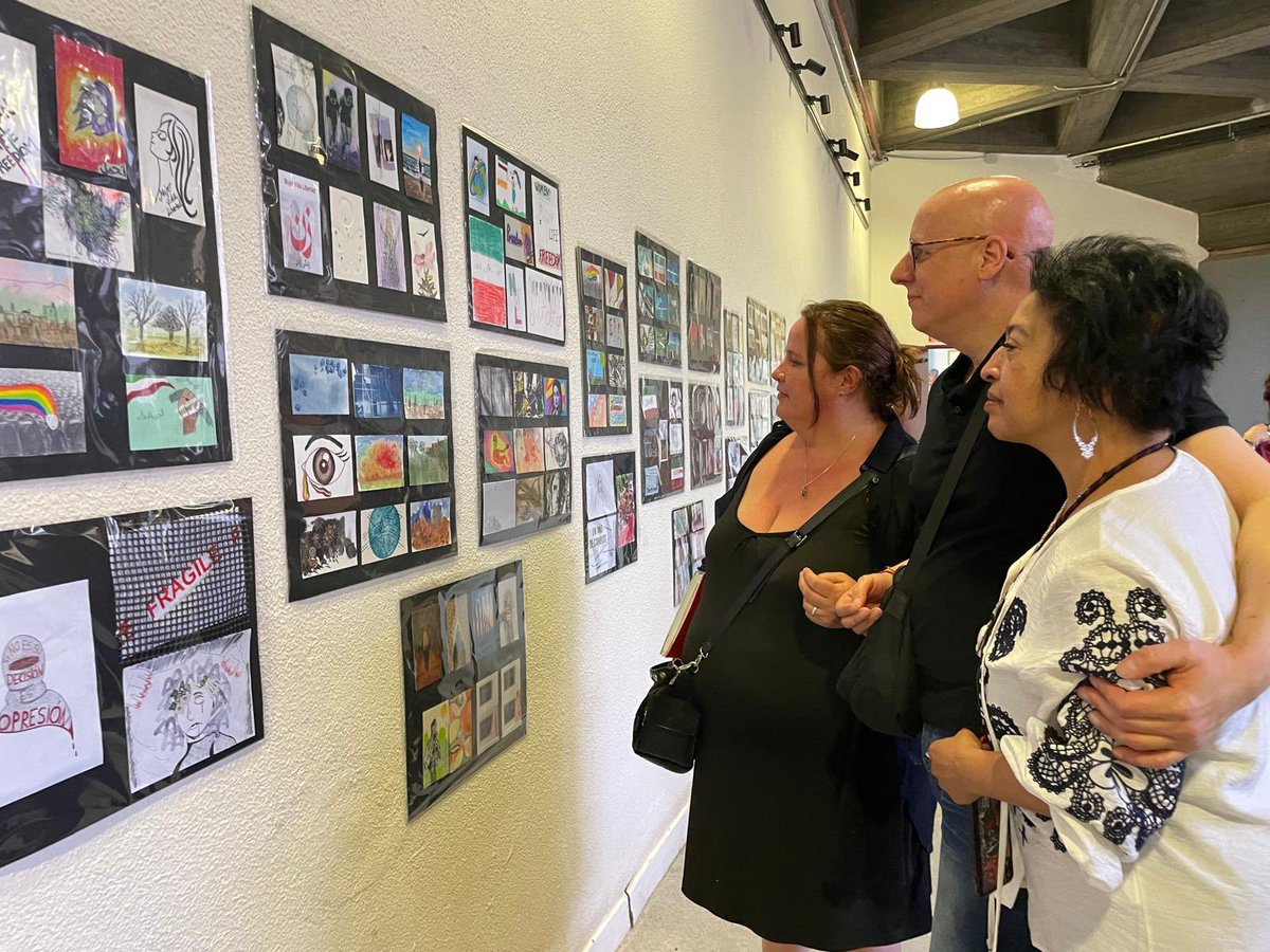 🖼️ Hoy inauguramos en la sede de #UGT la exposición #PostalesParaIrán

Una acción de arte y solidaridad con el lema:
“#MujerVidaLibertad”. Cada postal es un grito de libertad que viaja desde #Madrid al corazón de #Irán

📮 ¡Aún puedes participar! Hasta el 26 de junio. #UGTMadrid
