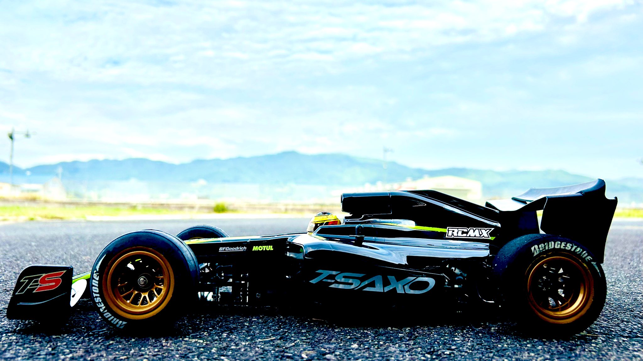 F1 ラジコン 全長71センチ 飾り - メルカリ