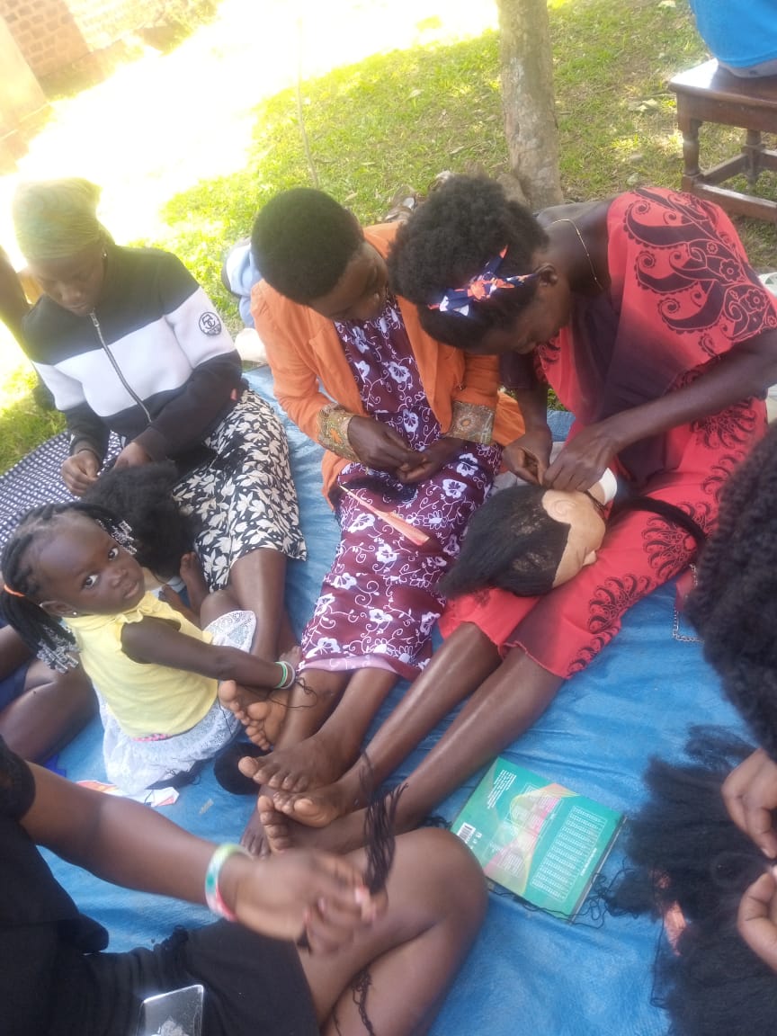 AnchoringComUg's tweet photo. Unlocking potential!! Our economic empowerment program empowers women &amp; girls with various skills of their choice like hair dressing &amp; tailoring skills, paving the way for financial independence &amp; a brighter future. #WomenEmpowerment #EconomicEmpowerment https://t.co/Nqoc8q98lB