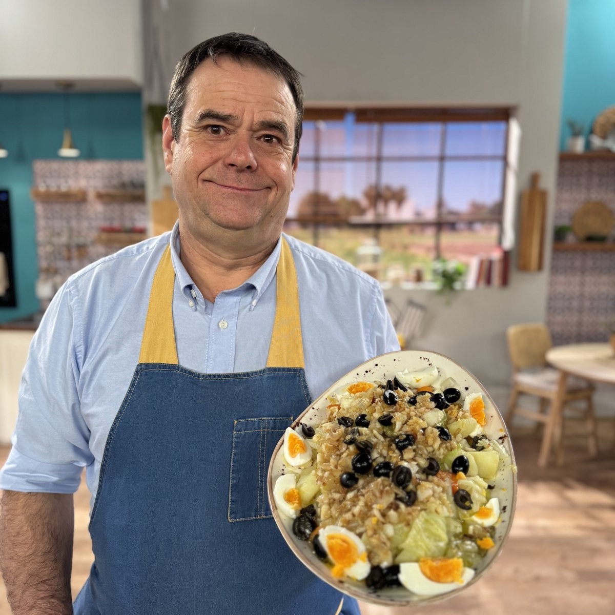 lacuinademorera's tweet image. Hui portem una #recepta tradicional que aprofita cada part del #peix 🐟. De #Portugal a la nostra #cuina, la #roupavelha de #bacallar és la prova que amb ingredients senzills es poden fer plats espectaculars.

⏰ 15:25 h | #LaCuinaDeMorera | @apunt_media