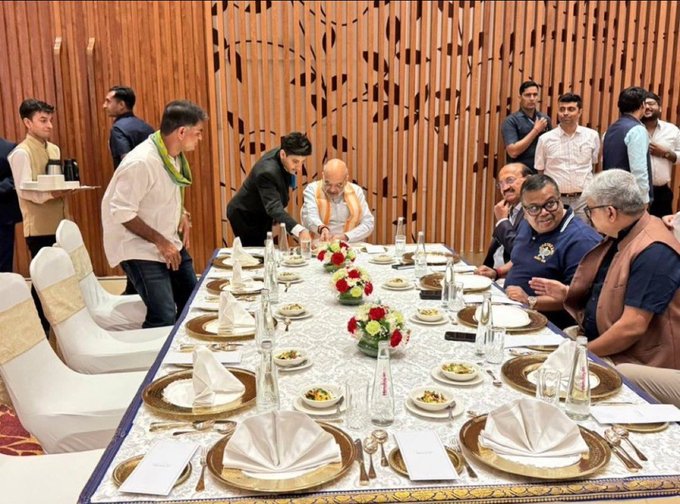 Zubair99778's tweet photo. जिन्हें लोग कलम वाला पत्रकार समझते थे, 

वो सब कमल वाले पत्रकार निकले,

सौरभ त्रिवेदी की झुकी हुई कमर बता रही है कि ये सब बिहार में खुद को बिछा देंगे कमल को जिताने के लिए... https://t.co/JUtPwg3MrM