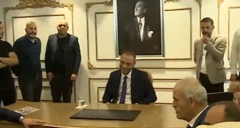 Seni halk seçmedi! 
Bu gülüş neden? 

#gaziosmanpaşa #darbe