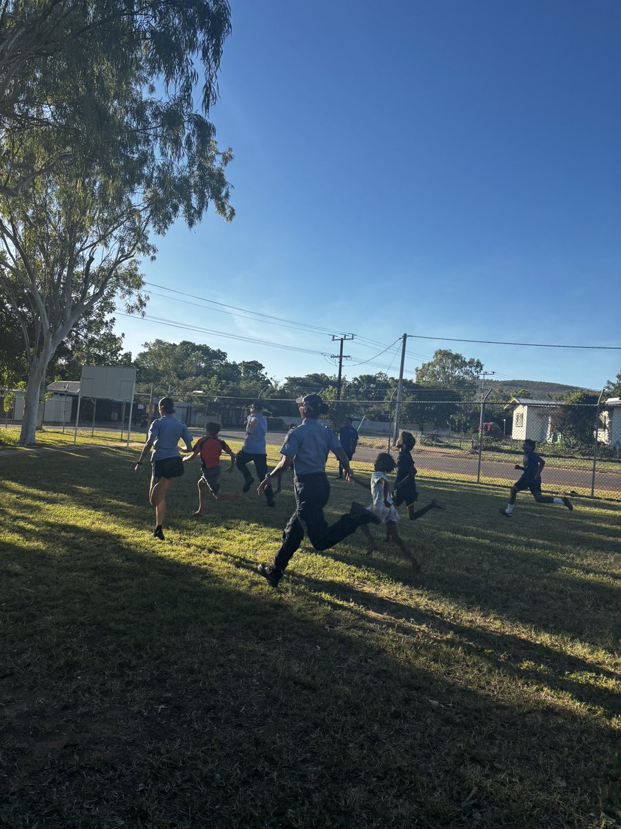 Ready…set…GO 🏁
Wyndham police were set a running race challenge from Wyndham District High school. 
Watch out… police will always win a foot chase 🏃🏼🚓👮🏽
#fb