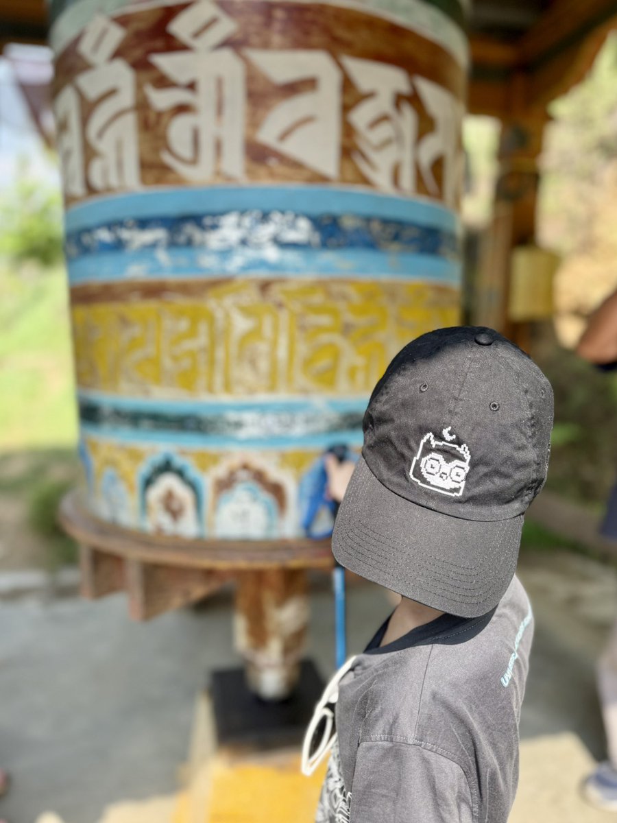 GM ! Which OG’s still have their <a href="/moonbirds/">Moonbirds</a> cap in rotation? 

No longer a Mb holder but kept the memories 🧢