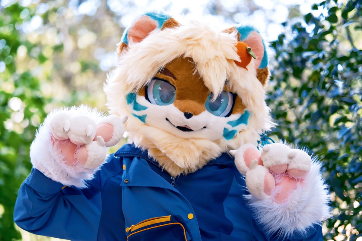 Smile~

📸: <a href="/HUFUFUHUHU/">HUHU~</a> 

#FursuitEveryday
