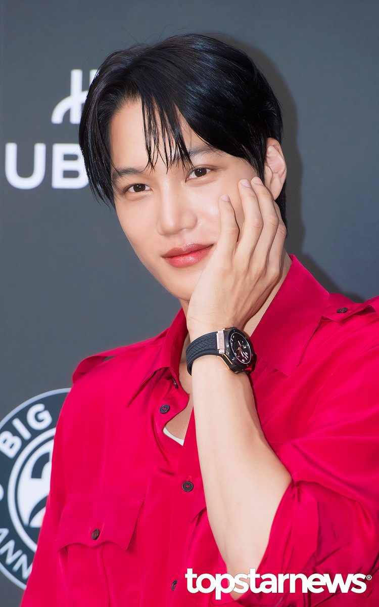 엑소 카이, ‘볼이 따뜻한 남자’ (위블로 빅뱅 포토월) [HD포토] #위블로 #HUBLOT #포토월 #프리뷰 #엑소 #EXO #카이 topstarnews.net/news/articleVi… <- Original Photo