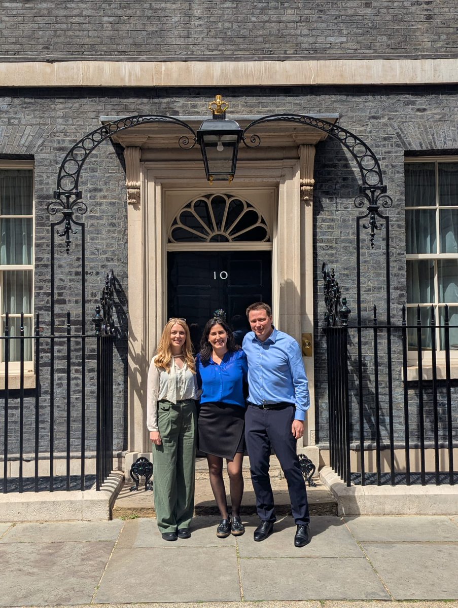 Uni of Nottingham Press Office (@uonpressoffice) on Twitter photo University spin-out <a href="/CercaMagnetics/">Cerca Magnetics Limited</a> paid a visit to No 10 Downing Street this week with <a href="/UoN_Physics/">UoN Physics & Astronomy</a> researchers to showcase the latest brain imaging technology as part of London Tech Week <a href="/SPMIC_UoN/">SPMIC</a> <a href="/UoN_MEG/">MEG at UoN</a>
ow.ly/akPe50W7CYH University spin-out <a href="/CercaMagnetics/">Cerca Magnetics Limited</a> paid a visit to No 10 Downing Street this week with <a href="/UoN_Physics/">UoN Physics & Astronomy</a> researchers to showcase the latest brain imaging technology as part of London Tech Week <a href="/SPMIC_UoN/">SPMIC</a> <a href="/UoN_MEG/">MEG at UoN</a>
ow.ly/akPe50W7CYH