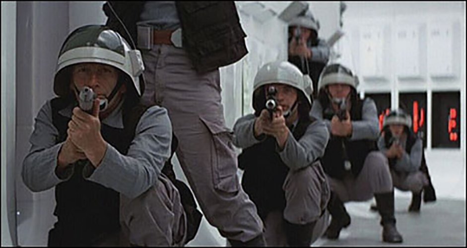 Es una pena que la Princesa Leia permita que sus soldados traten así a los paraguayos. Será que la Fifa intergalactica hará algo?