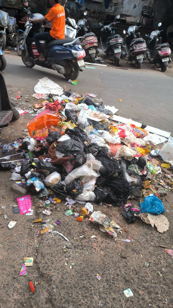 CampTransit's tweet photo. @mybmcWardE @mybmc The longer the garbage stays, the more people will keep dumping it. Please clear it as soon as possible. https://t.co/OpBPmXA5TN
