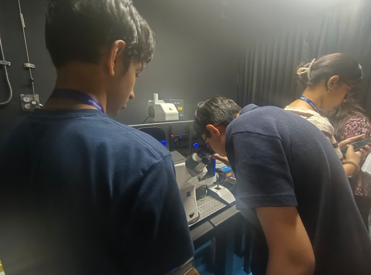 Ashoka Global Research Alliances (@globalashoka) on Twitter photo 🔬Science comes alive for India’s brightest minds!
Dr. Darius Köster (<a href="/uniofwarwick/">University of Warwick</a>) leads a hands-on workshop on cytoskeletal networks as part of the <a href="/LodhaGenius/">Lodha Genius Programme</a> Programme at <a href="/AshokaUniv/">Ashoka University</a>
Read More: linkedin.com/feed/update/ur… <a href="/PramathSinha/">Pramath Raj Sinha | प्रमथ राज सिन्हा</a> <a href="/somakrc/">Somak Raychaudhury</a> <a href="/kvijayraghavan/">K. VijayRaghavan</a> <a href="/MenonBioPhysics/">Gautam Menon</a> 🔬Science comes alive for India’s brightest minds!
Dr. Darius Köster (<a href="/uniofwarwick/">University of Warwick</a>) leads a hands-on workshop on cytoskeletal networks as part of the <a href="/LodhaGenius/">Lodha Genius Programme</a> Programme at <a href="/AshokaUniv/">Ashoka University</a>
Read More: linkedin.com/feed/update/ur… <a href="/PramathSinha/">Pramath Raj Sinha | प्रमथ राज सिन्हा</a> <a href="/somakrc/">Somak Raychaudhury</a> <a href="/kvijayraghavan/">K. VijayRaghavan</a> <a href="/MenonBioPhysics/">Gautam Menon</a>