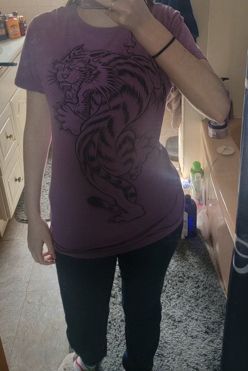Was too tired after my trip yesterday to post, but of course I had to wear an animal shirt to the zoo. 
I had won free tickets so only expenses were gas and food/treats
Spent $50 to fill my gas tank
And another $50 on food/treats during the day
So sore today after all the walking