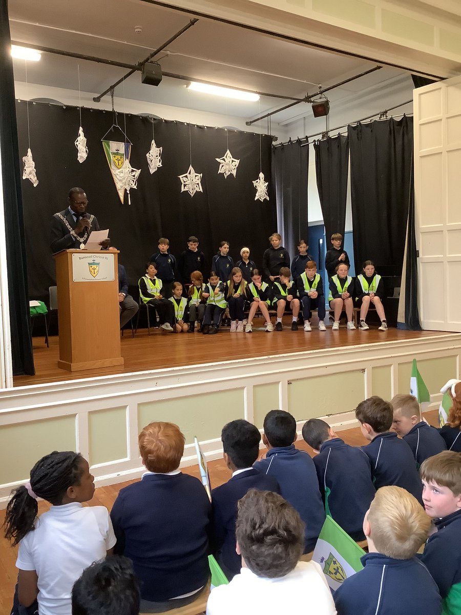 BunscoilC's tweet photo. Thanks to @HonoreKamegni for his visit as Deputy Lord Mayor @corkcitycouncil during our Multi-cultural Week,telling the children of his personal journey,his inspirational message. He also presented us with our @GreenSchoolsIre #AmberFlag @PietaHouse Flags https://t.co/tOlMWhUpcz