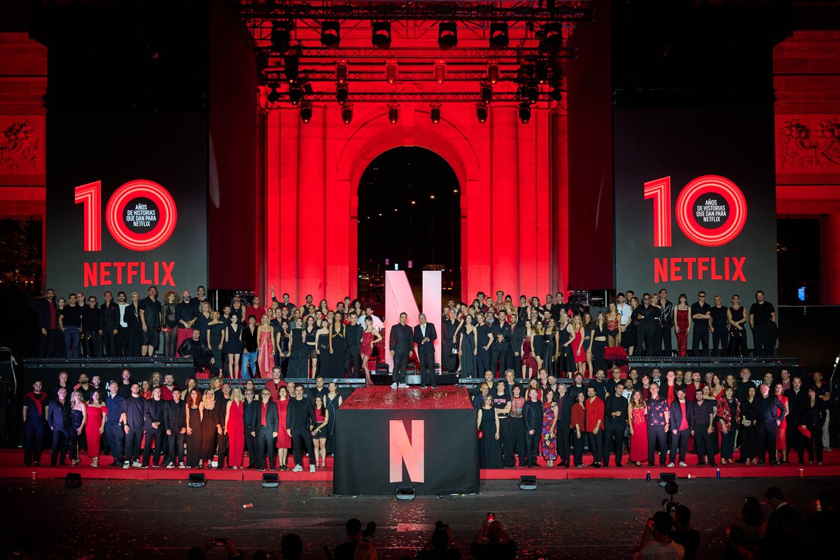 FlarrowAndMore's tweet photo. ★ #NewsNetflix ★
#Netflix celebró ayer 10 de Junio, el 10º aniversario de su llegada a España, con un evento en la céntrica puerta de Alcalá de Madrid, donde se congregaron grandes estrellas de la industria audiovisual del país. #FAMEventos https://t.co/WejEmctLXB