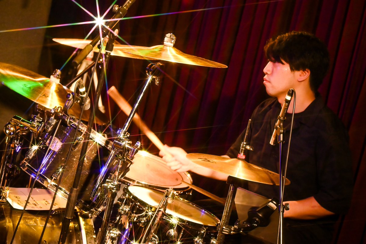 Noah on Deck (@noah_on_deck_) on Twitter photo 【Live Photo】
梅田シャングリラでした!
ありがとうございました!
1. シャンデリヤの夜
2. color
3. 三番線
4. run(a)way
5. 白夜行
6. 逃げ水
photo by <a href="/neccoUK/">ユウ|neco_lab.</a>
#NoD2025 【Live Photo】
梅田シャングリラでした!
ありがとうございました!
1. シャンデリヤの夜
2. color
3. 三番線
4. run(a)way
5. 白夜行
6. 逃げ水
photo by <a href="/neccoUK/">ユウ|neco_lab.</a>
#NoD2025