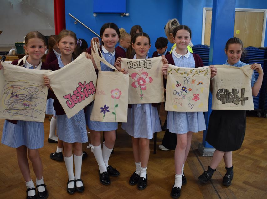 ColeshillSchool's tweet photo. As part of our transition offer we are thrilled to welcome @we_do_graffiti into the building to work with @HighMeadowsGA and @StEdRCPrimary as well as our students. Some amazing artwork - creativity is flowing! #bekind #workhard #takeresponsibilty @the_atlp https://t.co/99RCX53RE6