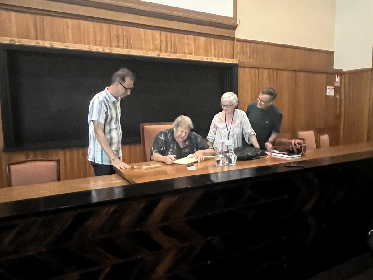 IFF_CSIC (@iff_csic) on Twitter photo Es el momento de la firma del libro de celebridades <a href="/ColoquiosCurie/">Coloquios Marie Sklodowska Curie</a> <a href="/IEM_CSIC/">IEM-CSIC</a> <a href="/IO_CSIC/">Instituto de Óptica (CSIC)</a> <a href="/iqf_csic/">IQF-CSIC</a> #IFF <a href="/CSIC/">CSIC</a> <a href="/CSICdivulga/">CSIC Divulga</a> Es el momento de la firma del libro de celebridades <a href="/ColoquiosCurie/">Coloquios Marie Sklodowska Curie</a> <a href="/IEM_CSIC/">IEM-CSIC</a> <a href="/IO_CSIC/">Instituto de Óptica (CSIC)</a> <a href="/iqf_csic/">IQF-CSIC</a> #IFF <a href="/CSIC/">CSIC</a> <a href="/CSICdivulga/">CSIC Divulga</a>