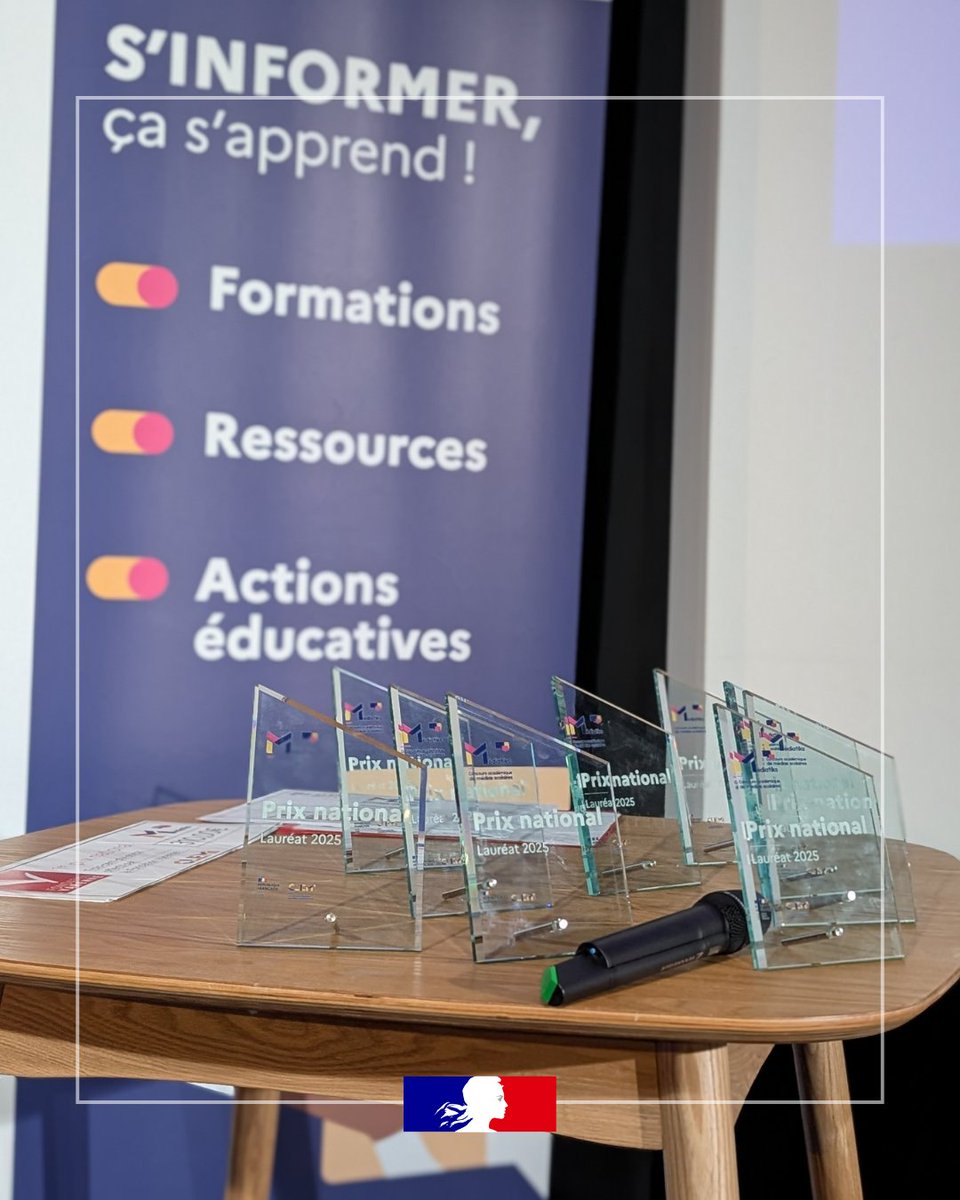 CLEMI (@leclemi) on Twitter photo 🎉 Remise des prix du concours Médiatiks
Une 13e édition célébrée ce mardi dans les locaux de <a href="/Francetele/">France Télévisions</a>, en présence de <a href="/JulienPain/">Julien Pain</a>, président du jury
👏 Bravo aux 10 classes lauréates pour leurs productions et aux participants qui se sont révélés de véritables journalistes ! 🎉 Remise des prix du concours Médiatiks
Une 13e édition célébrée ce mardi dans les locaux de <a href="/Francetele/">France Télévisions</a>, en présence de <a href="/JulienPain/">Julien Pain</a>, président du jury
👏 Bravo aux 10 classes lauréates pour leurs productions et aux participants qui se sont révélés de véritables journalistes !