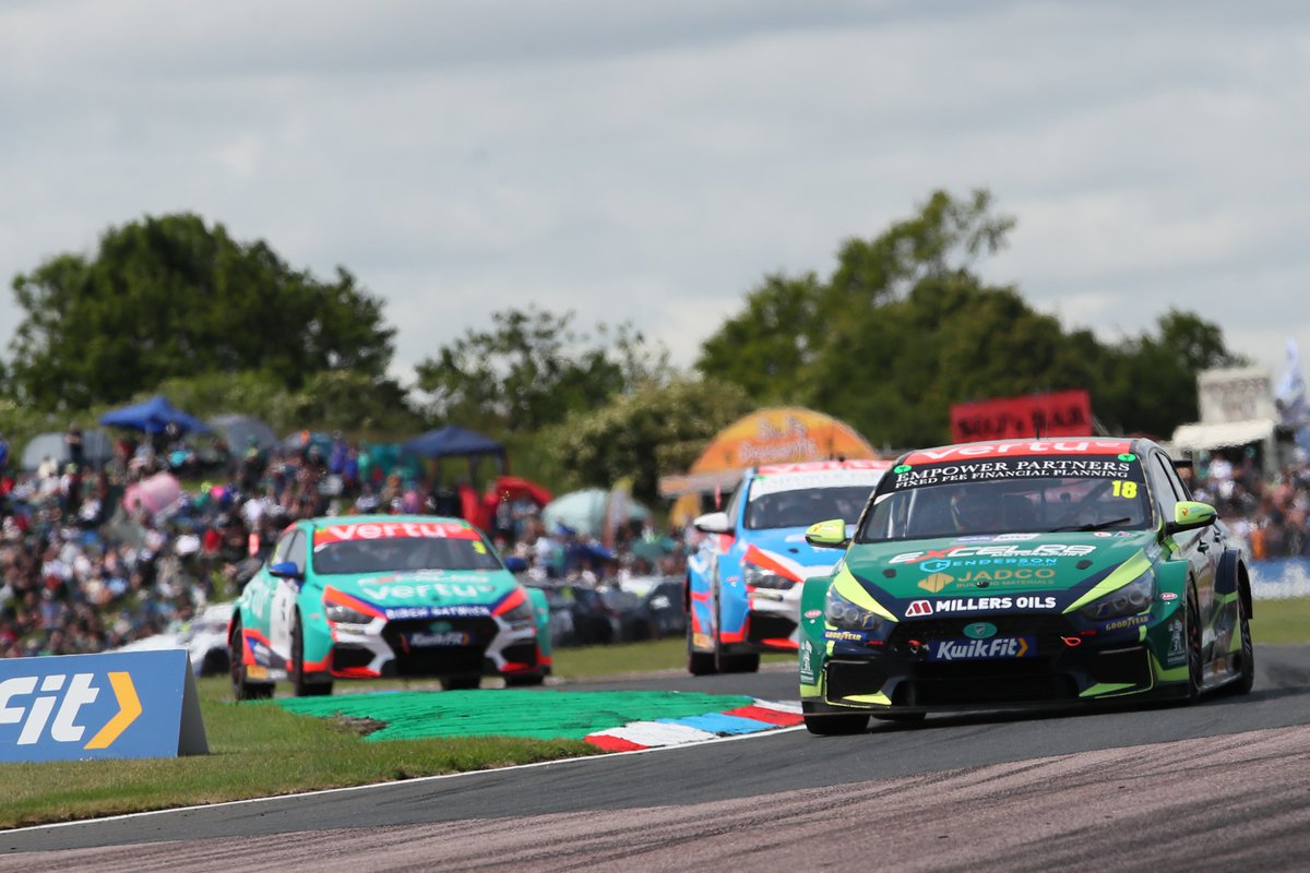 🎧 Listen Again: Tin Top Tuesday!

Host Alan Hyde is back for another instalment of TTT!

Josh Cook, Nick Halstead, Daniel Rowbottom and Senna Proctor all join the show, talking all things Thruxton after another action-packed #BTCC weekend!

🔊 Listen now: btcc.net/listen-again-t…